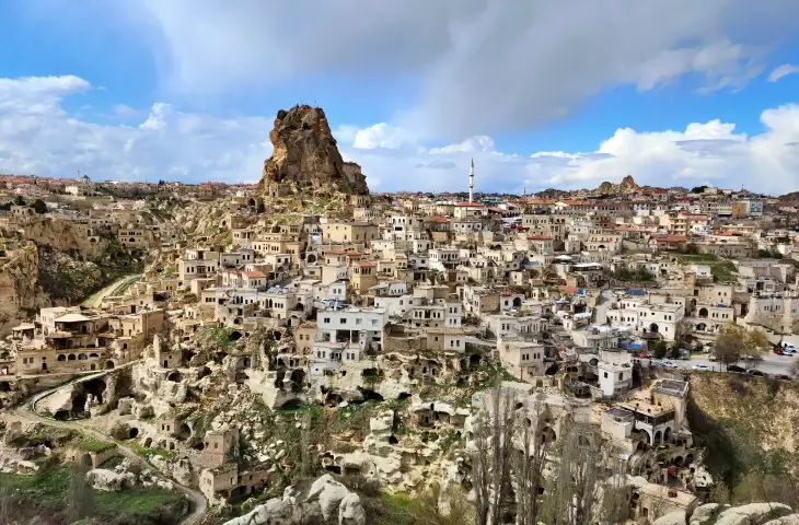 Ortahisar Kapadokya panoramik görünüm kale ve kaya oyma evler